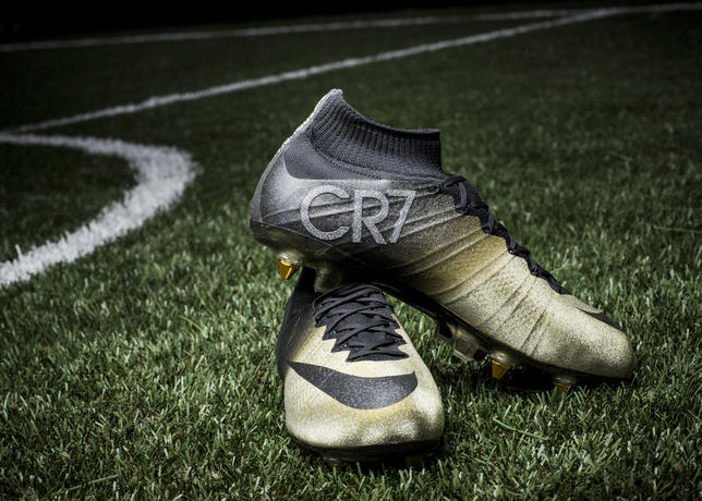 lijst voor mij Beleefd Nike Celebrates Cristiano Ronaldo's 2014 Ballon d'Or by Unveiling The Mercurial  CR7 Rare Gold Boot - Pursuit Of Dopeness