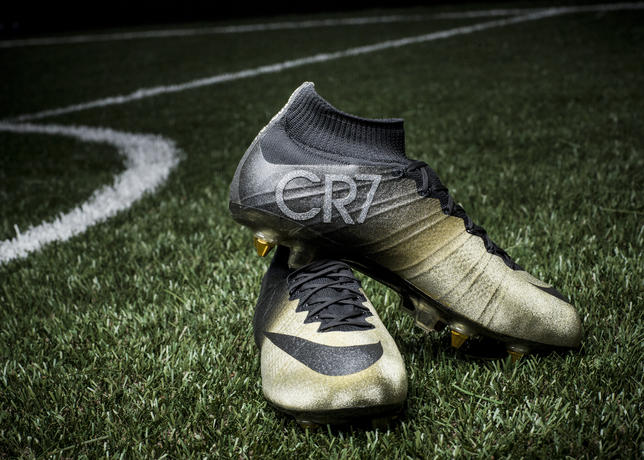 Pocos Dictado Tía Nike Celebrates Cristiano Ronaldo's 2014 Ballon d'Or by Unveiling The  Mercurial CR7 Rare Gold Boot - Pursuit Of Dopeness